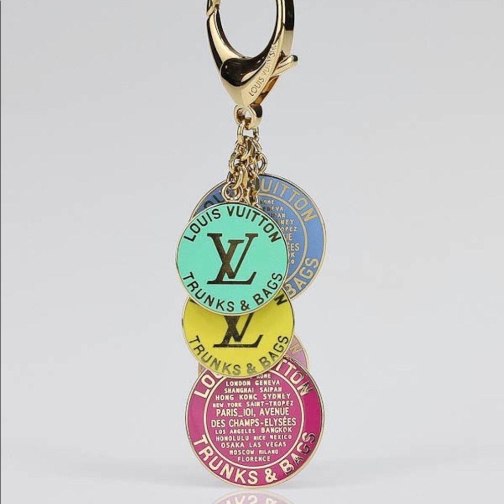 ISO these trunk and bag charms/ breloques